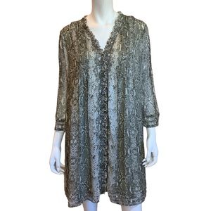 Diane Von Furstenberg Grayish Green Snake Print Silk shift Dress Ruffles sz S